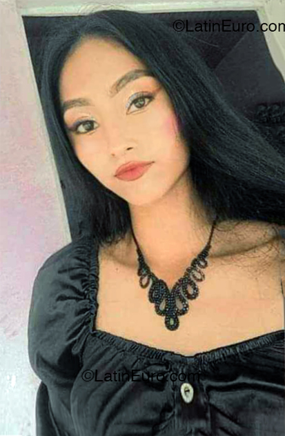 Date this athletic Mexico girl Elizabeth from Cancun MX2737