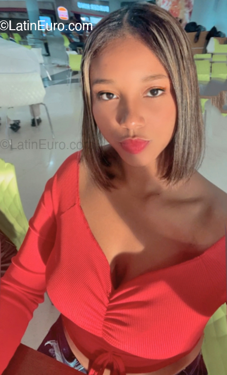 Date this pretty Dominican Republic girl Paula from Santiago DO53595