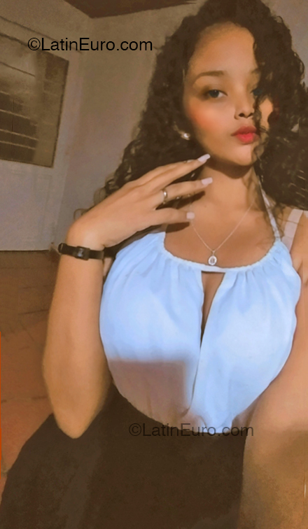 Date this young Colombia girl Ana Maria from Cartagena CO33111