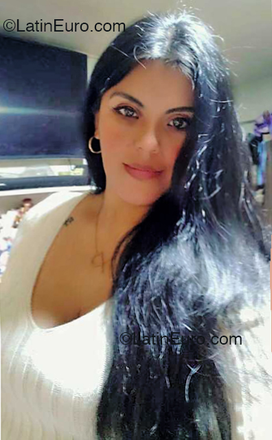Date this charming Peru girl Kassy from Lima PE2118
