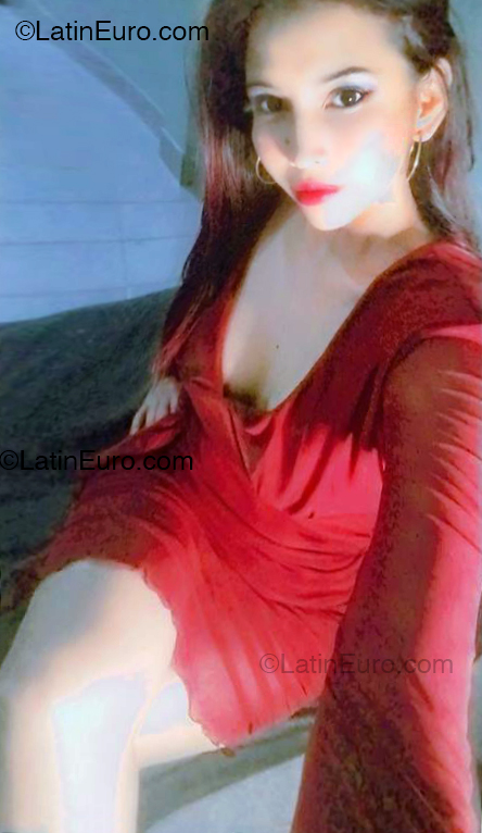 Date this sensual Venezuela girl Anahis from Valencia VE5163
