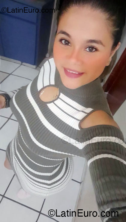 Date this voluptuous Panama girl Yanet from Panama PA1409