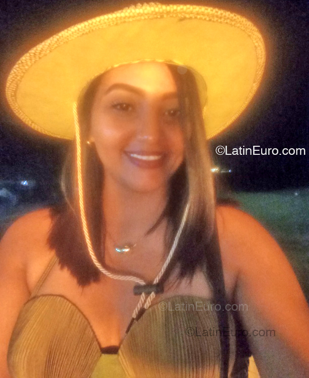 Date this nice looking Dominican Republic girl Emeli from Puerto Plata DO54515