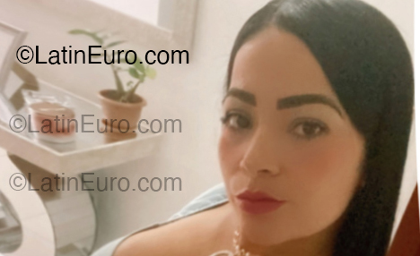 Date this pretty Venezuela girl Angie from Caracas VE5204