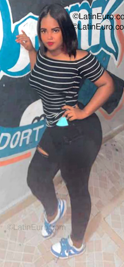 Date this hard body Dominican Republic girl Mara from Santo Domingo DO55786