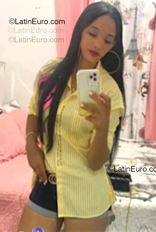 Date this passionate Dominican Republic girl Alondra from Santo Domingo DO54669