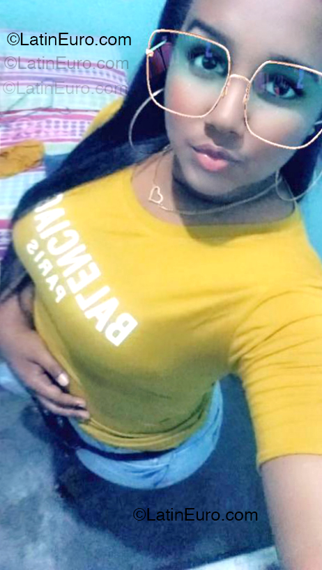 Date this sultry Dominican Republic girl Mabel from Santo Domingo DO54673