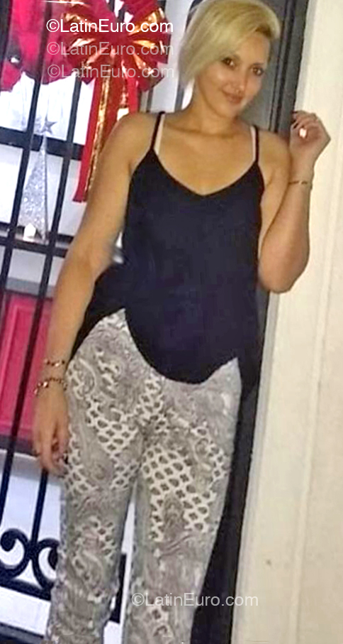 Date this sultry Argentina girl Lorena from Buenos Aires AR991