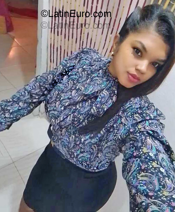 Date this sultry Dominican Republic girl Melissa from Santo Domingo DO54679