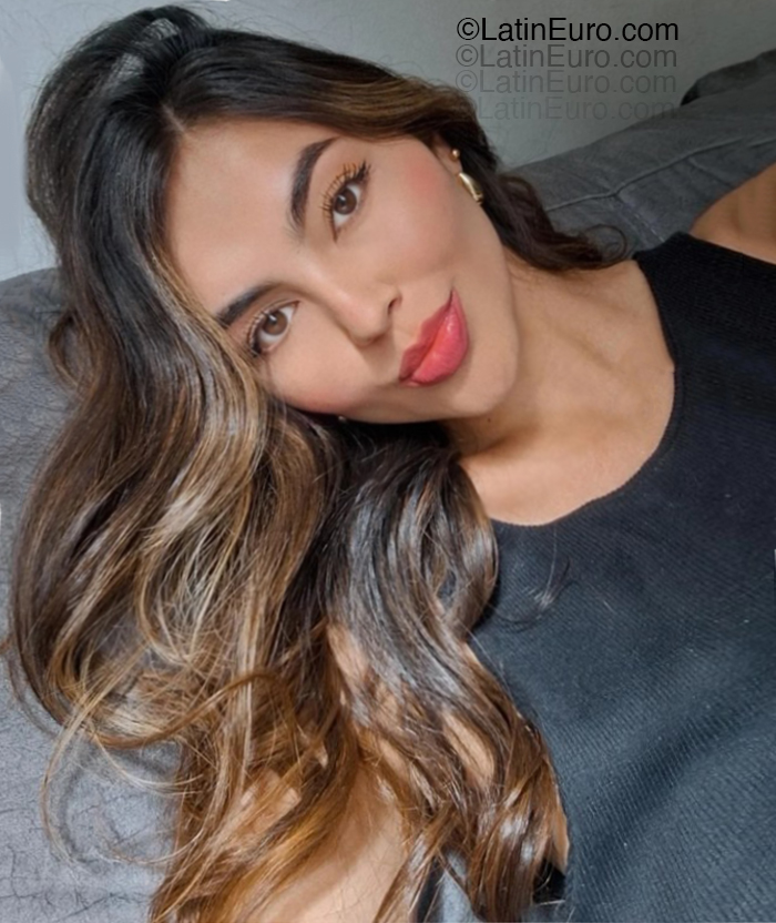 Date this stunning Colombia girl Laura from Bogota CO33339