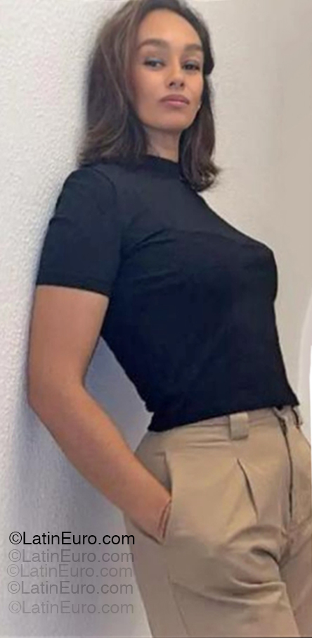 Date this fun Spain girl Rosela from Barcelona ES922