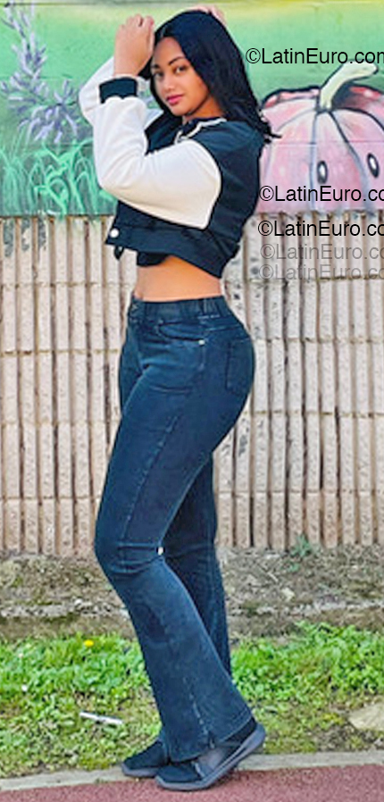 Date this fun Spain girl Dary from Gijon ES924