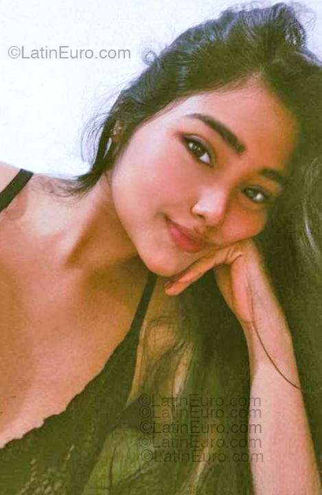 Date this sultry Colombia girl Mary from Cartagena CO33365