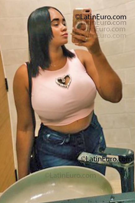 Date this gorgeous Dominican Republic girl Natacha from Punta Cana DO55199