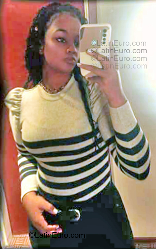 Date this good-looking Dominican Republic girl Adza from Santo Domingo DO55250