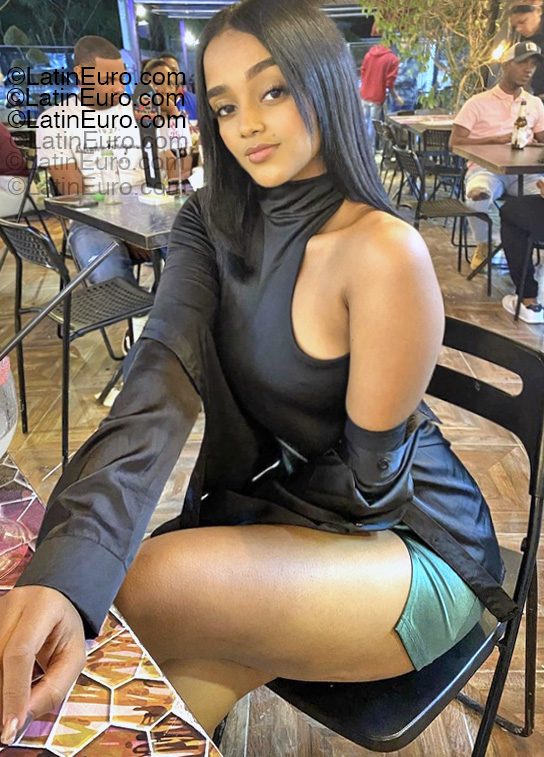 Date this exotic Dominican Republic girl Beatriz from Santo Domingo DO55253