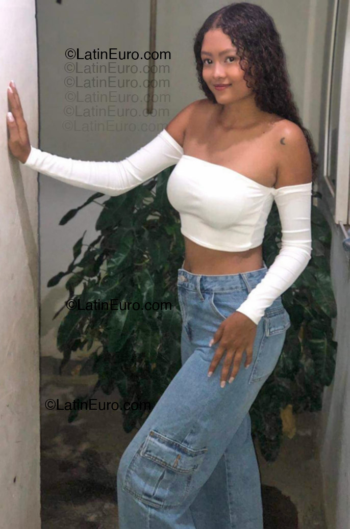 Date this nice looking Colombia girl Liz from Barranquilla CO33407