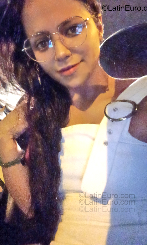 Date this gorgeous Peru girl Daniie from Lima PE2149