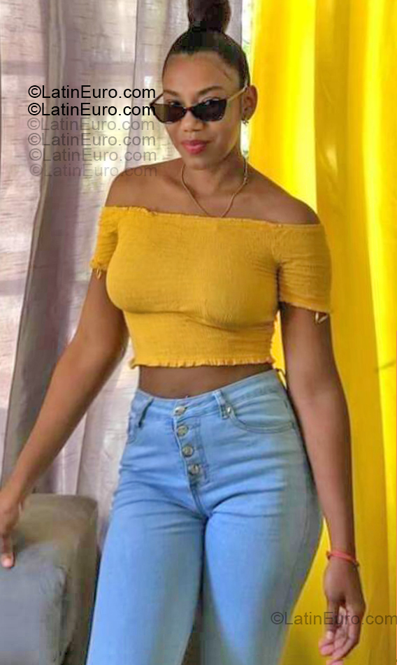 Date this pretty Dominican Republic girl Alba from Puerto Plata DO55310