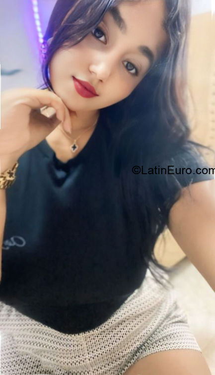 Date this passionate Colombia girl Ross from Cali CO33446