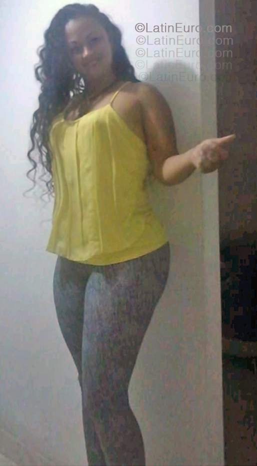 Date this sensual Colombia girl Patricia from Cali CO33470