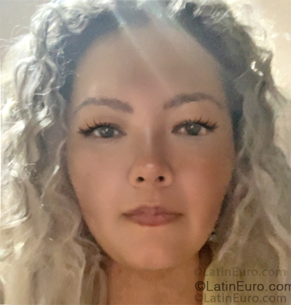 Date this athletic Colombia girl Andrea from Cota CO33472