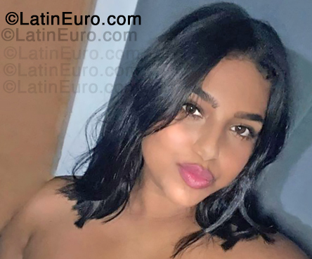 Date this sultry Venezuela girl Gaby from Caracas VE5347