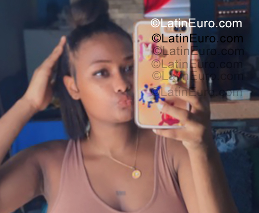 Date this nice looking Dominican Republic girl Patricia from Bajos De Haina DO55412