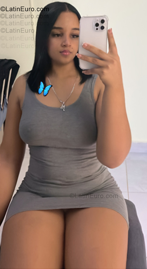 Date this nice looking Dominican Republic girl Crisleini from Santo Domingo DO55416