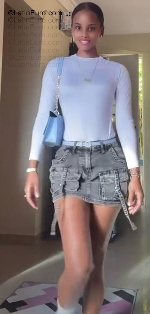 Date this charming Dominican Republic girl Mayelin from Santo Domingo DO55424