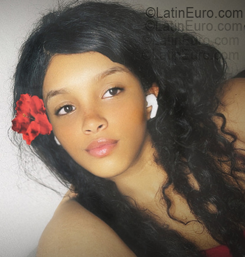 Date this lovely Dominican Republic girl Daneisy from Santo Domingo DO55461