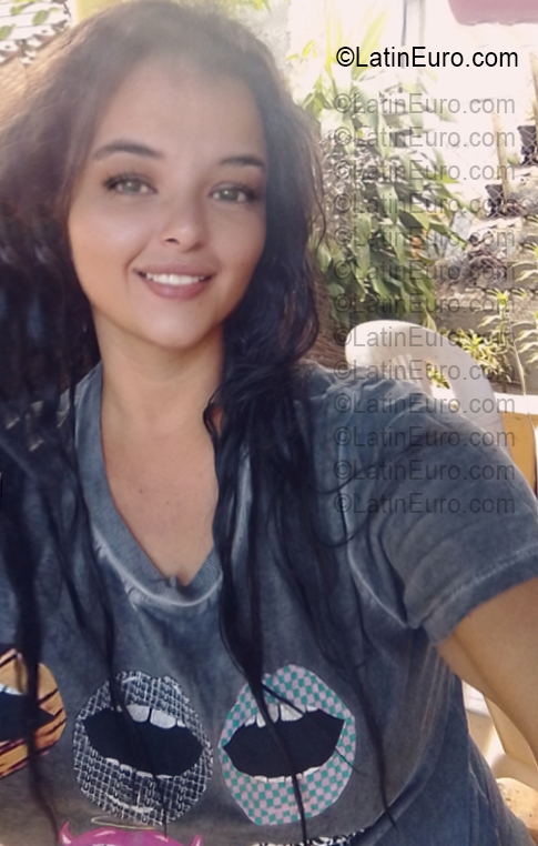 Date this voluptuous Dominican Republic girl Alondra from Santiago DO55524