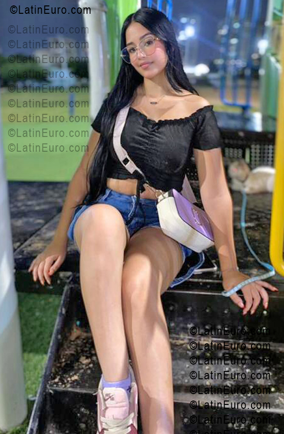 Date this good-looking Colombia girl Albe from Medellin CO33518