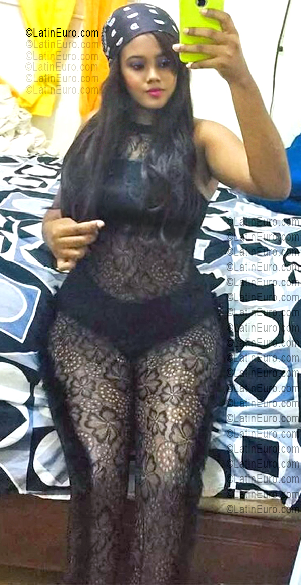 Date this voluptuous Dominican Republic girl Angelica from Santo Domingo DO55597