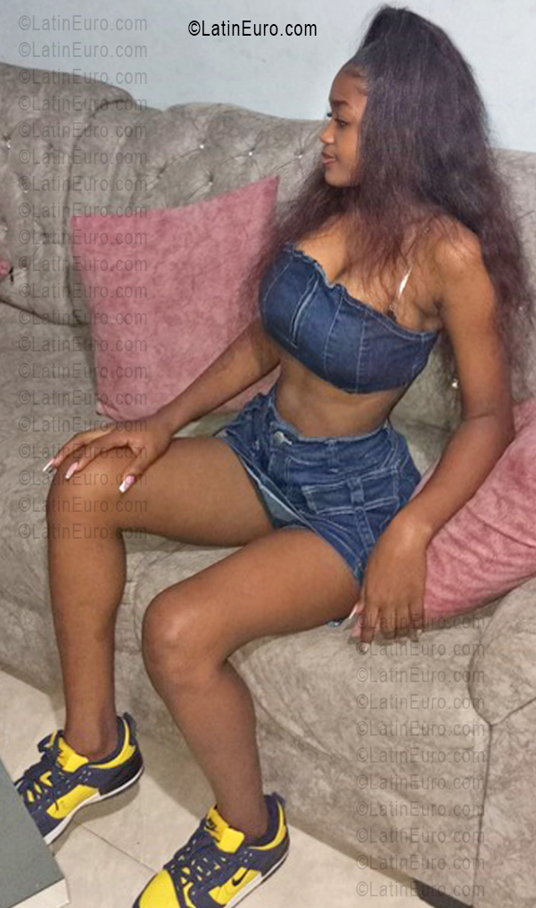 Date this fun Colombia girl Thalia from Medellin CO33533