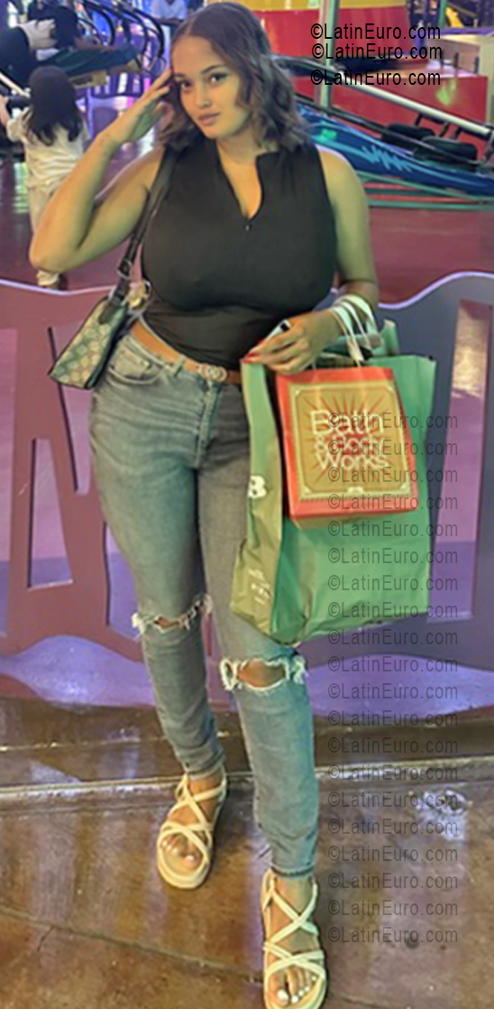 Date this good-looking Dominican Republic girl Vanessa from Santo Domingo DO55628