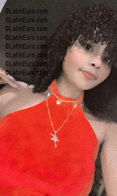 Date this fun Dominican Republic girl Ays from Santo Domingo DO55642