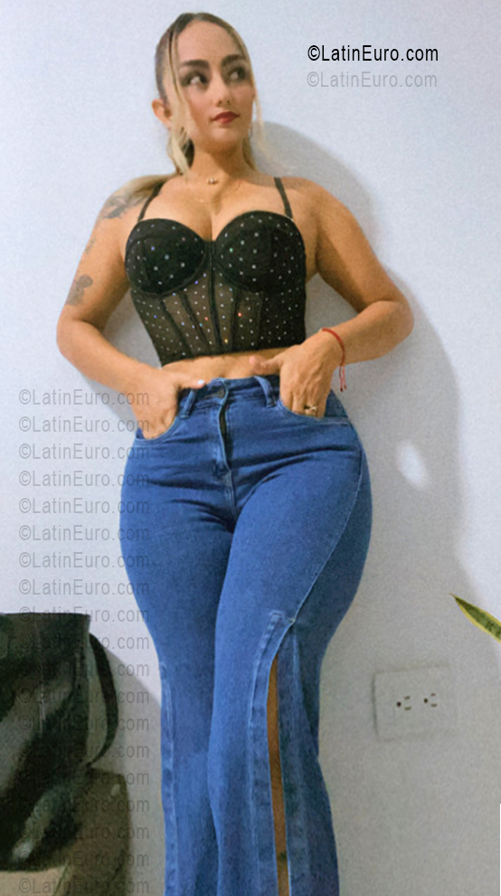 Date this charming Colombia girl Isabel from Apartado CO33539