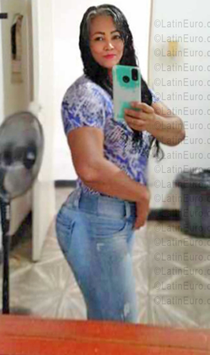 Date this happy Colombia girl Adriana from Cali CO33546