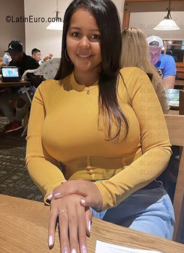 Date this young United States girl Lisbet from New York US25270