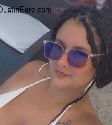 Date this voluptuous Dominican Republic girl Perla from Bonao DO55832
