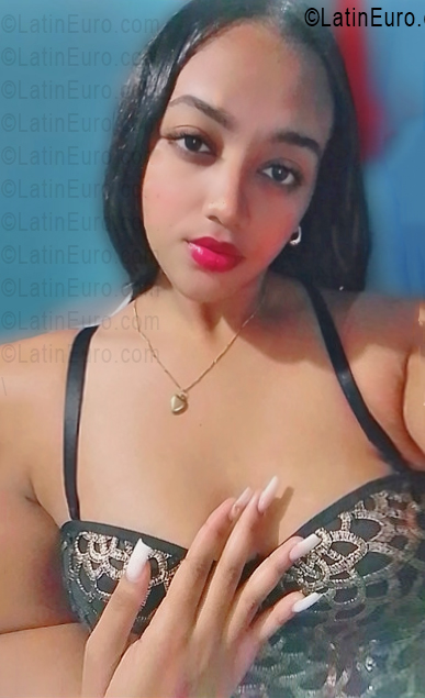 Date this passionate United States girl Delania from Santo Domingo US25762