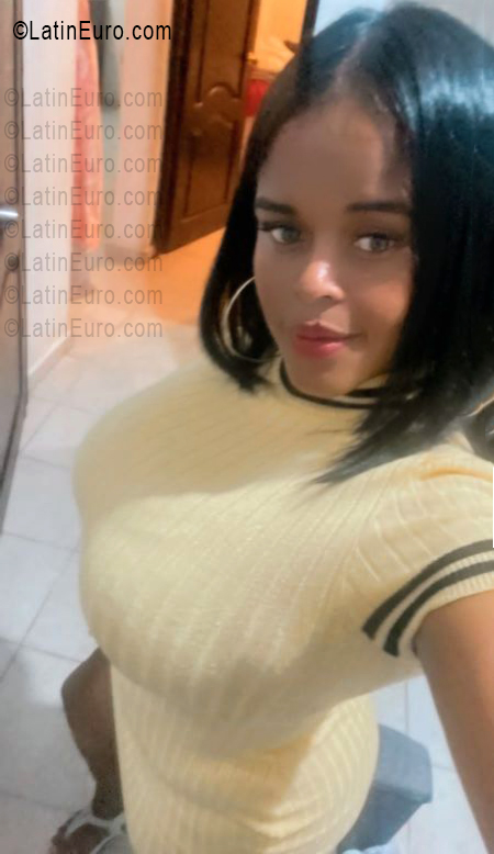 Date this happy Dominican Republic girl Yennifer from Santo Domingo DO55880