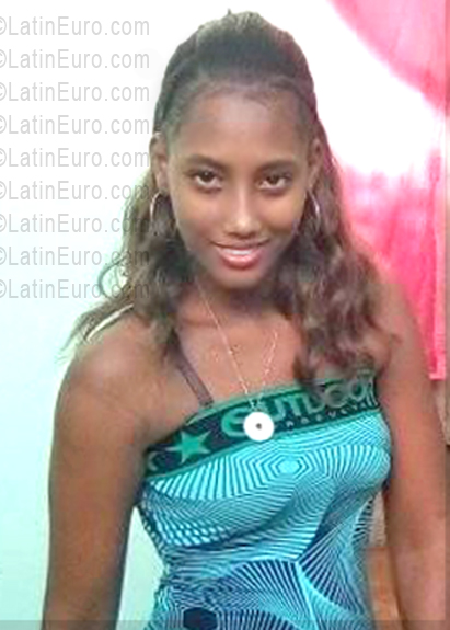 Date this hard body Italy girl Besaida from san pedro de macoris DO55889