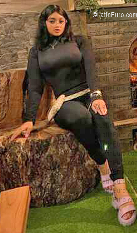 Date this attractive Dominican Republic girl Daniela from Santo Domingo DO57004