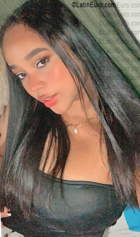 Date this stunning Colombia girl Nayeli from Cali CO33589