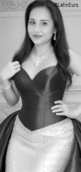 Date this happy Mexico girl Jazmin from Acapulco MX2783