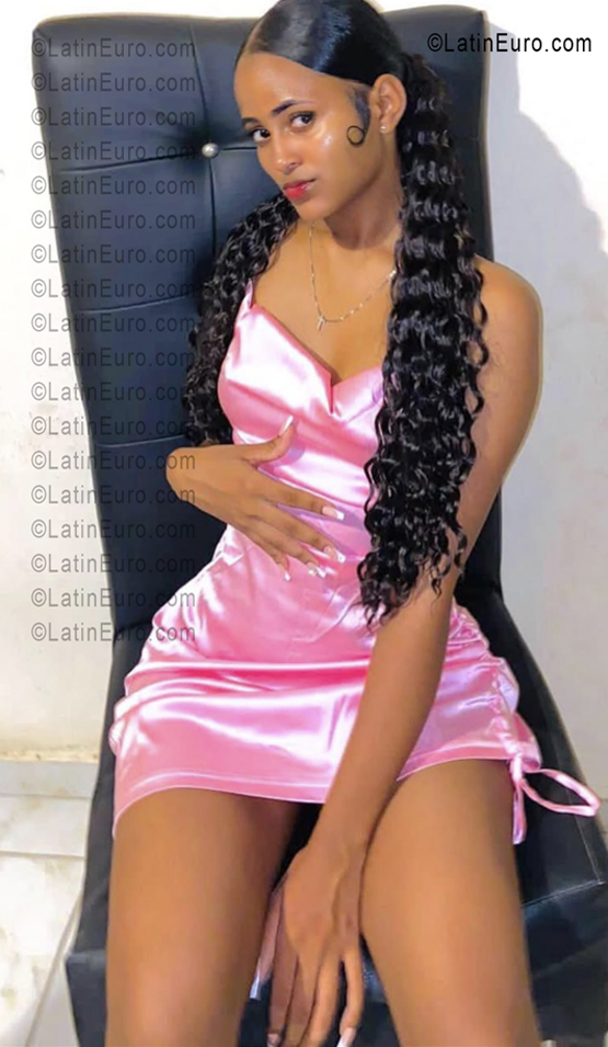 Date this voluptuous Dominican Republic girl Dafne from Santo Domingo DO55976