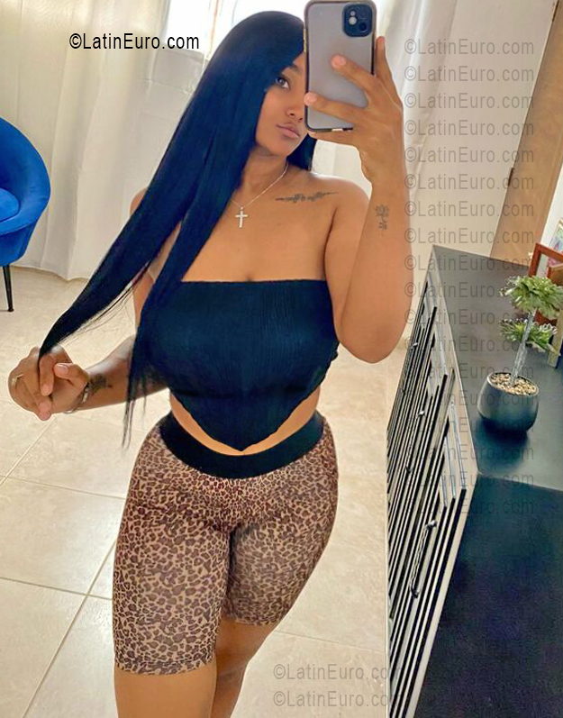 Date this hard body Dominican Republic girl Debie from Santiago DO56026
