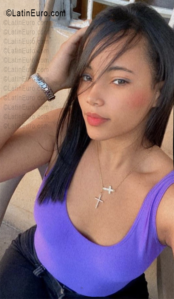Date this attractive Dominican Republic girl Jesilyn from Santo Domingo DO56041